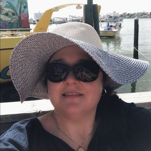 Meet your Posher, Gina